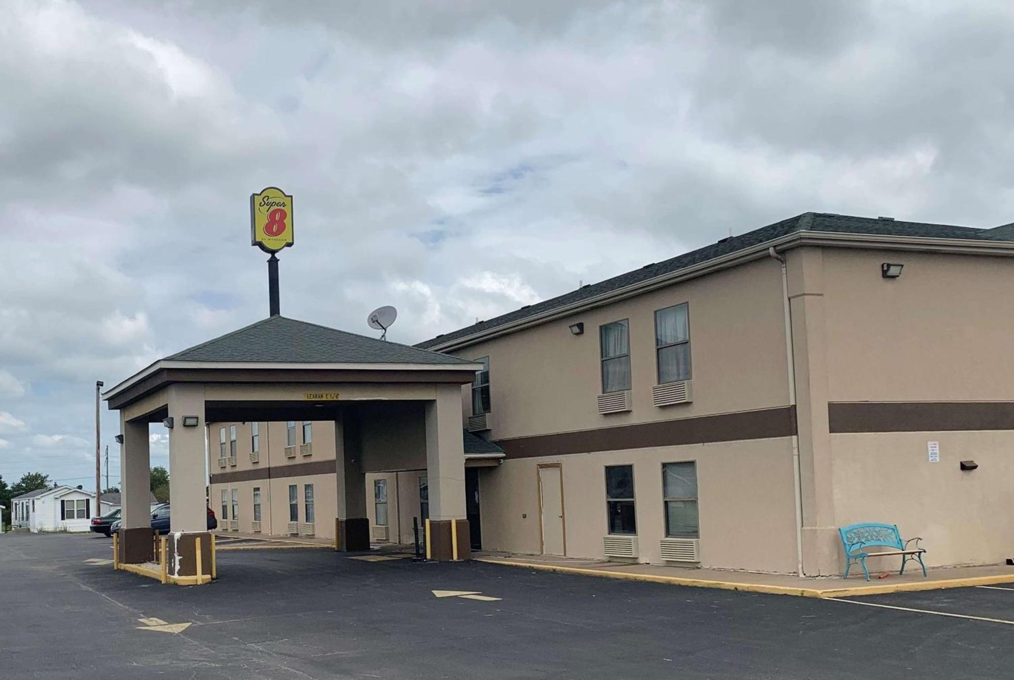 Super 8 By Wyndham Chenoa Hotel Exterior foto